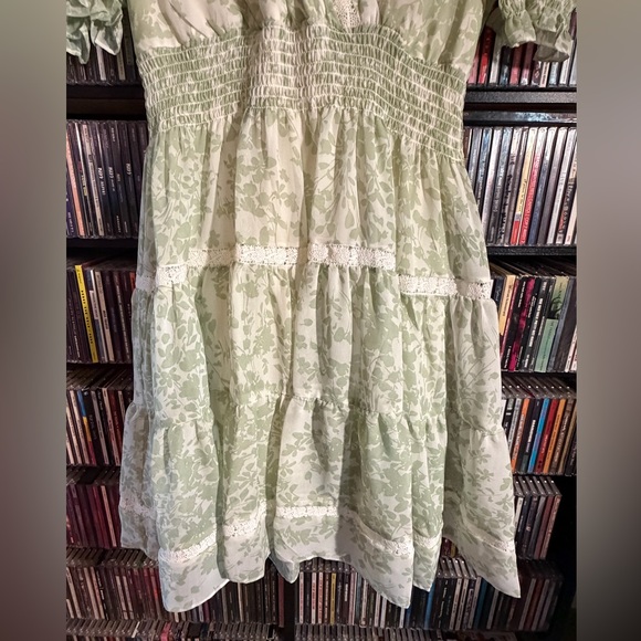Taylor Petite Green Floral Midi Dress Cottagecore Smocked Puff Sleeve Size 4P - Picture 6 of 7